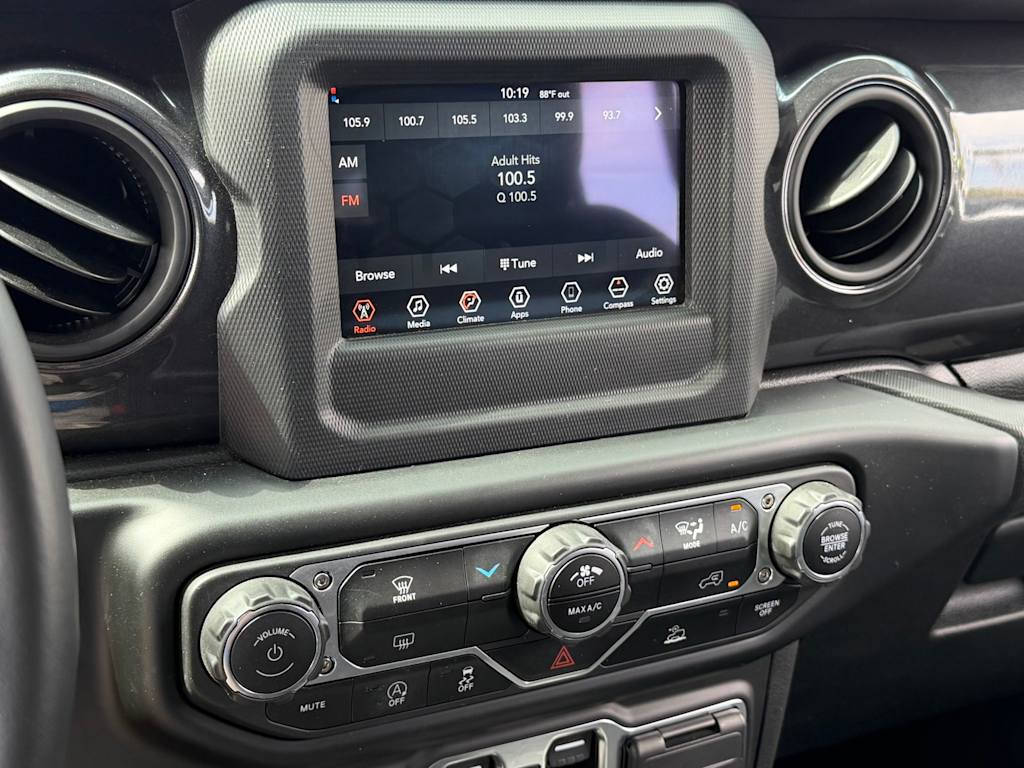 Thumbnail: 2022 Jeep Wrangler - 25