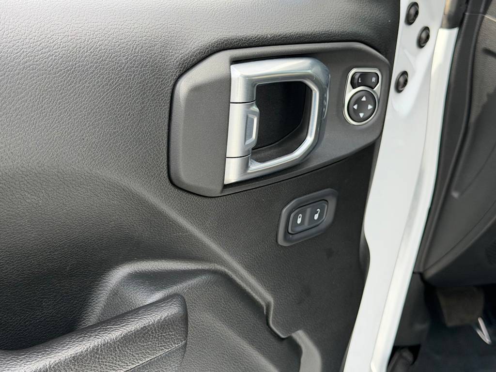 Thumbnail: 2022 Jeep Wrangler - 21