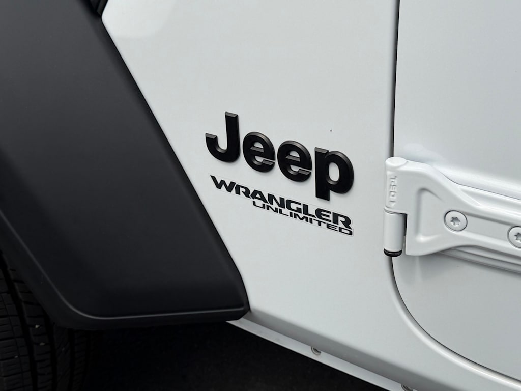 Thumbnail: 2022 Jeep Wrangler - 7