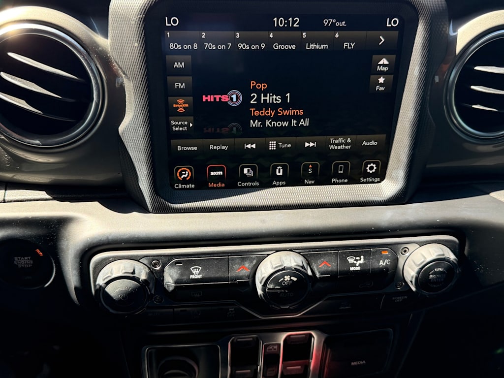 Thumbnail: 2022 Jeep Wrangler - 24
