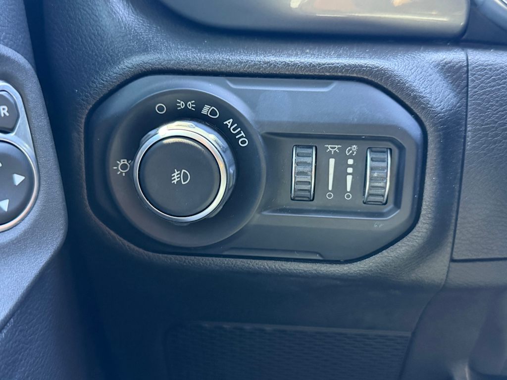 Thumbnail: 2022 Jeep Wrangler - 22