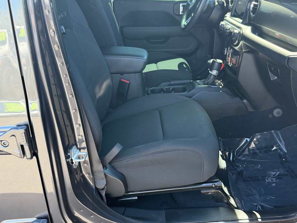 Thumbnail: 2022 Jeep Wrangler - 29