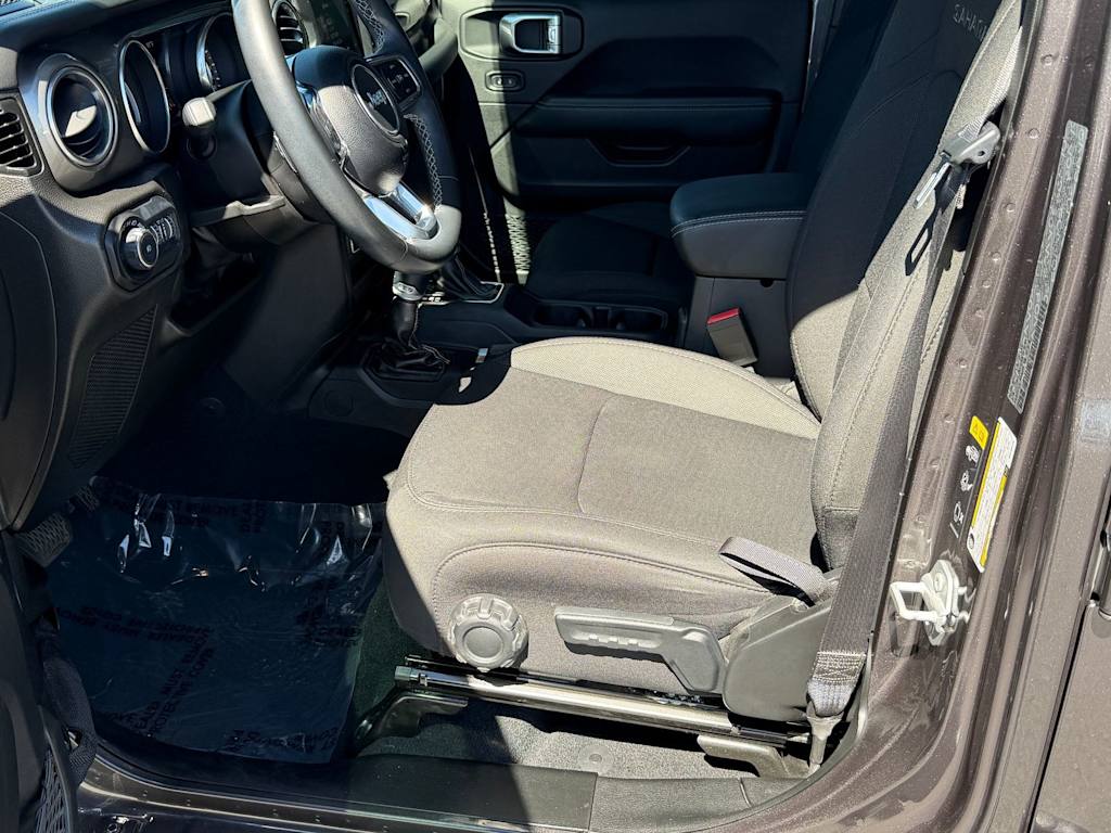 Thumbnail: 2022 Jeep Wrangler - 9