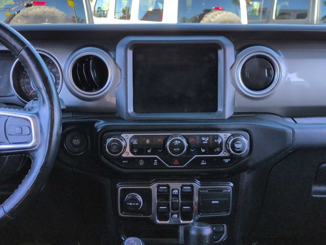 Thumbnail: 2022 Jeep Wrangler - 15