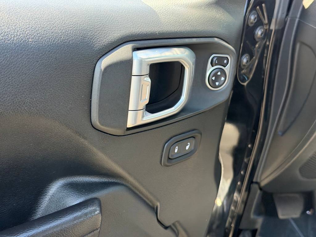 Thumbnail: 2020 Jeep Wrangler - 21