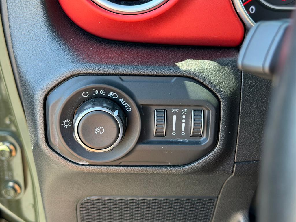 Thumbnail: 2021 Jeep Wrangler - 21