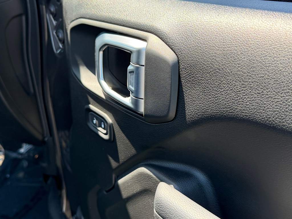 Thumbnail: 2023 Jeep Wrangler - 30