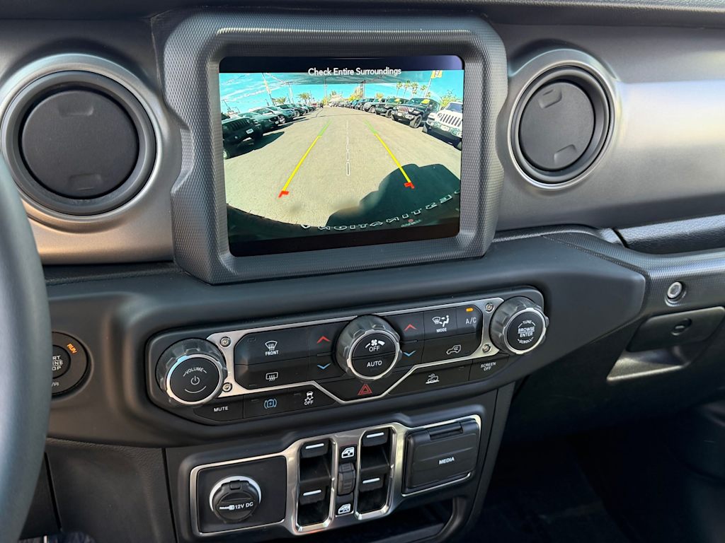 Thumbnail: 2023 Jeep Wrangler - 28