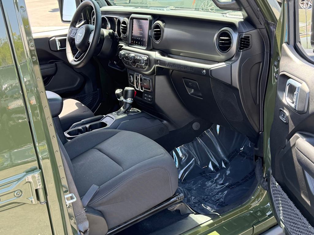 Thumbnail: 2023 Jeep Wrangler - 32
