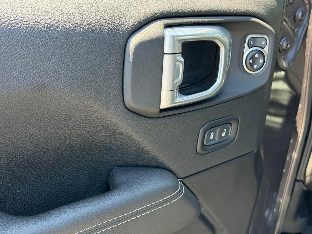 Thumbnail: 2023 Jeep Wrangler - 21