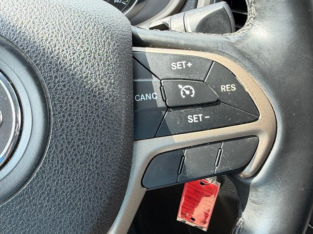 Thumbnail: 2015 Jeep Cherokee - 25
