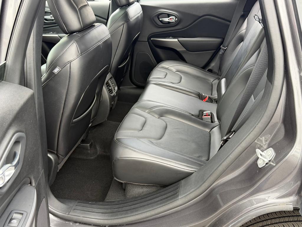 Thumbnail: 2021 Jeep Cherokee - 12