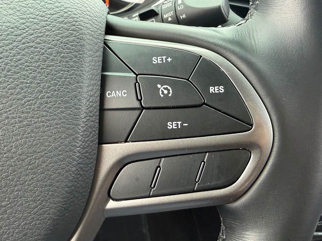 Thumbnail: 2021 Jeep Cherokee - 25