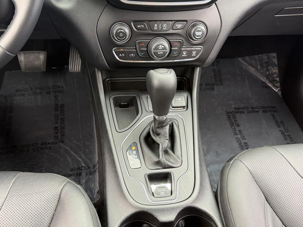 Thumbnail: 2021 Jeep Cherokee - 14