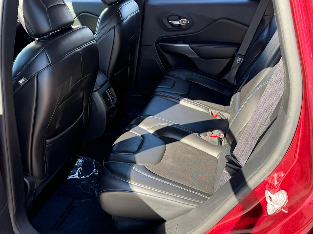 Thumbnail: 2019 Jeep Cherokee - 12