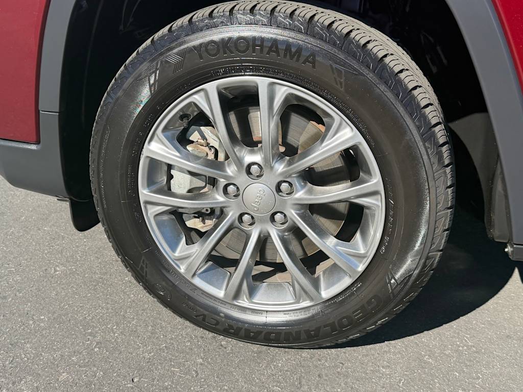 Thumbnail: 2019 Jeep Cherokee - 8