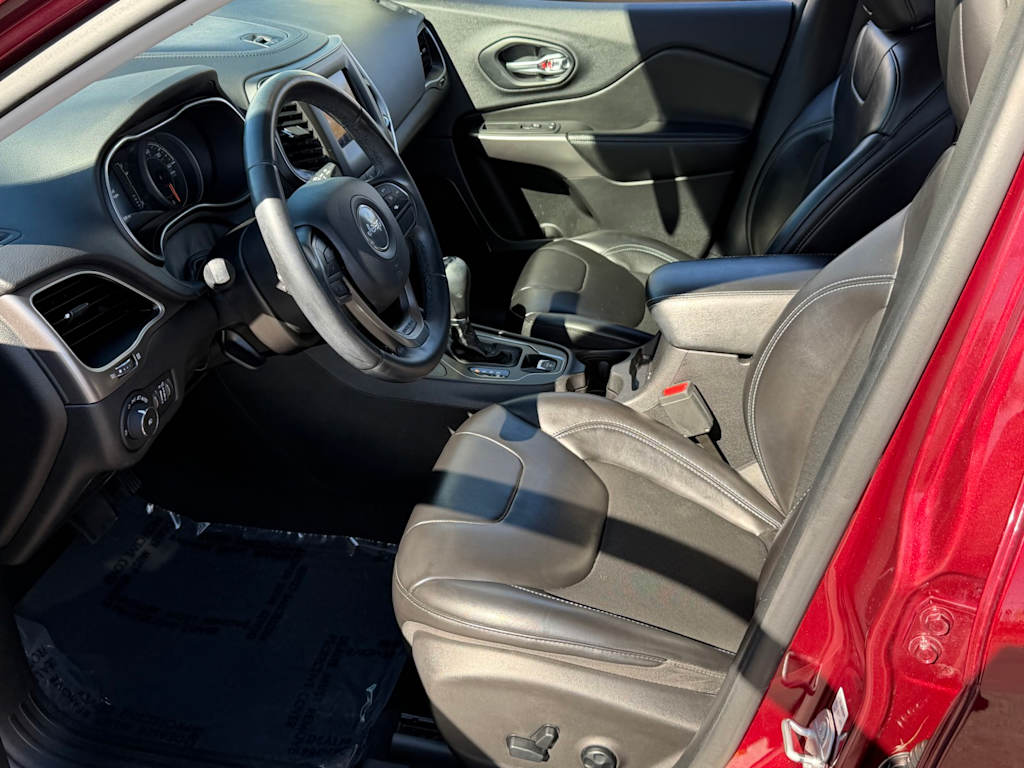 Thumbnail: 2019 Jeep Cherokee - 11