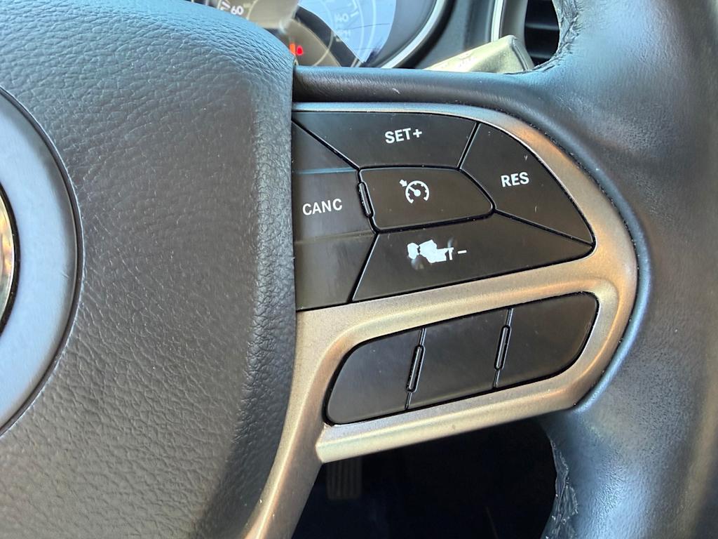 Thumbnail: 2019 Jeep Cherokee - 23
