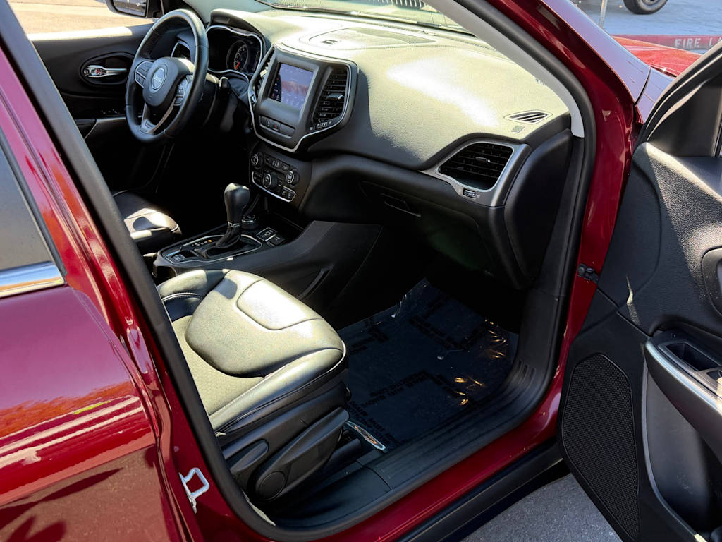 Thumbnail: 2019 Jeep Cherokee - 28
