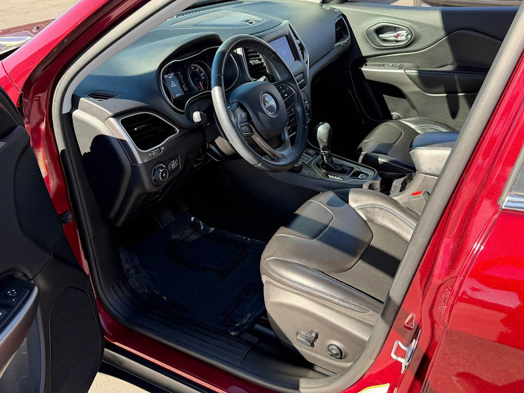Thumbnail: 2019 Jeep Cherokee - 10