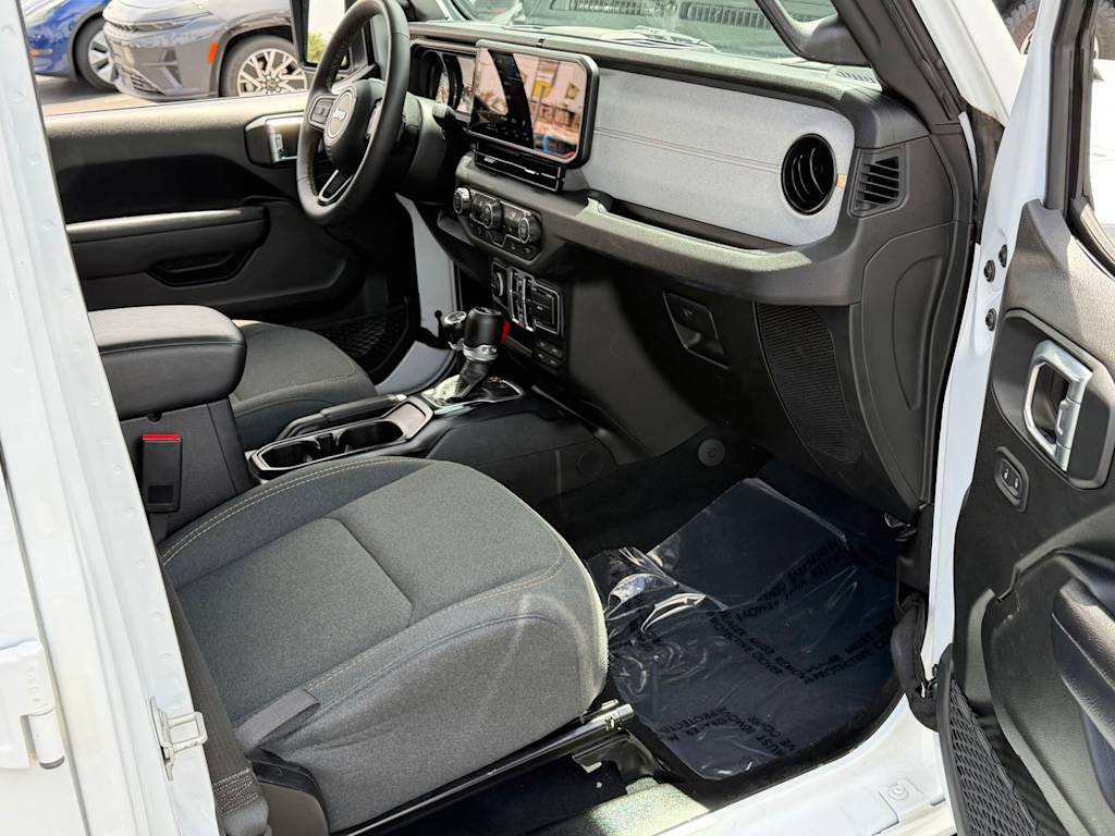 Thumbnail: 2024 Jeep Wrangler - 31