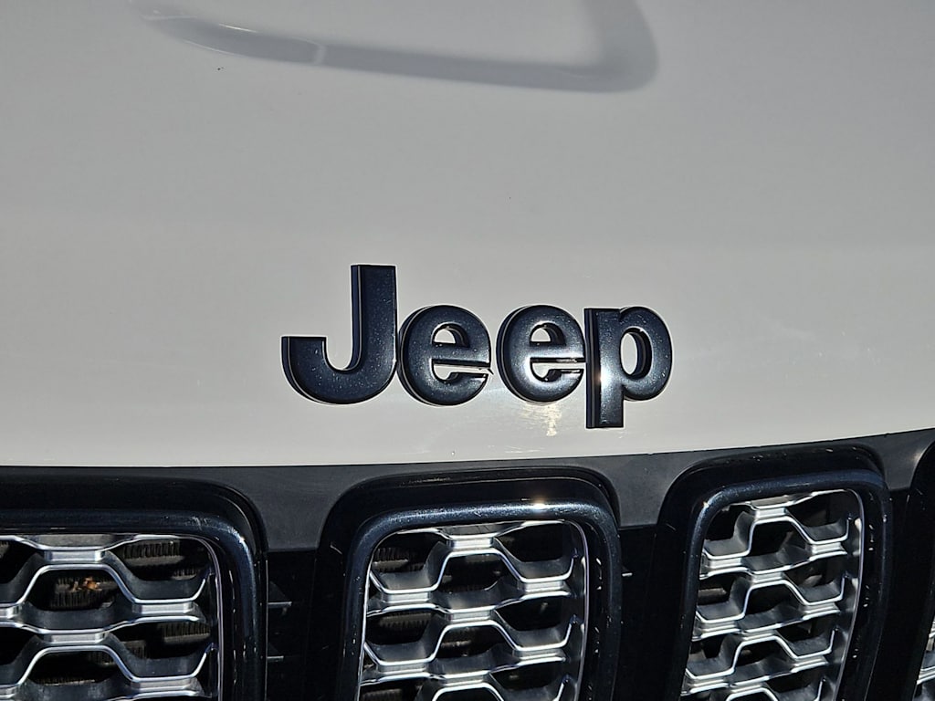 Thumbnail: 2020 Jeep Grand Cherokee - 24