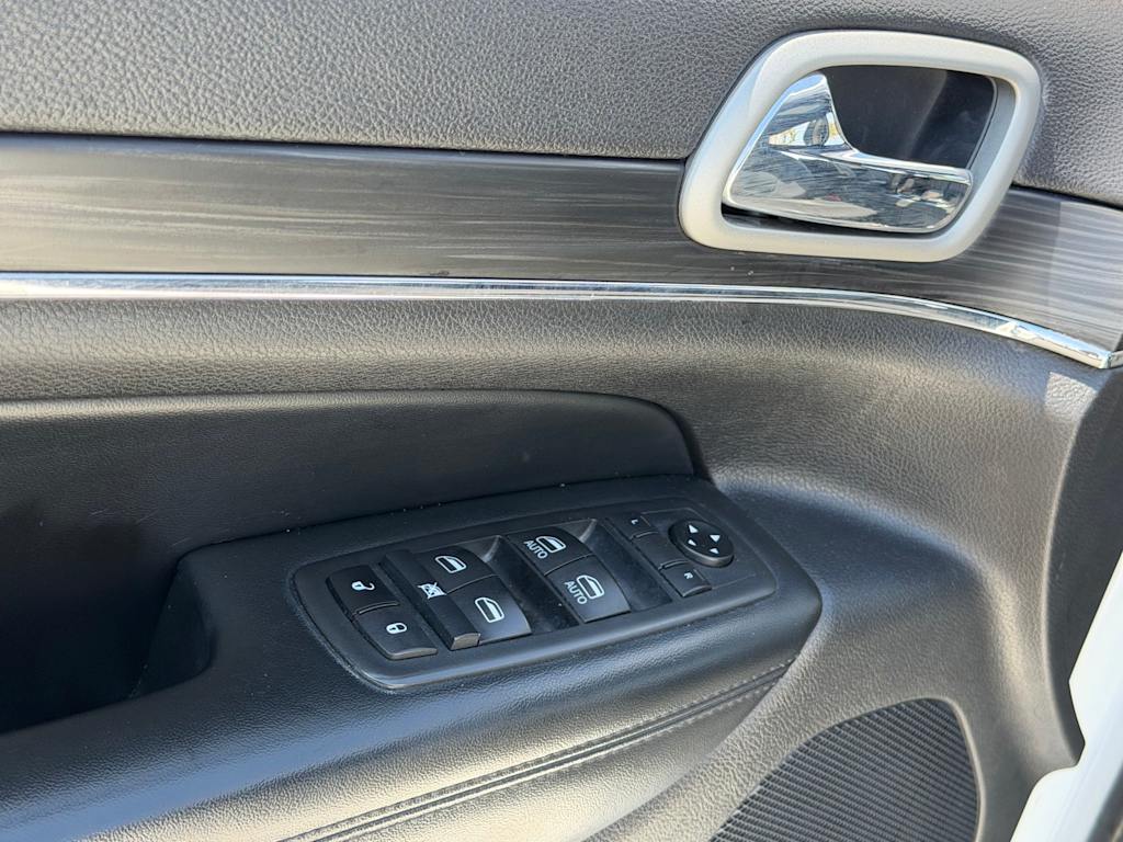 Thumbnail: 2021 Jeep Grand Cherokee - 21