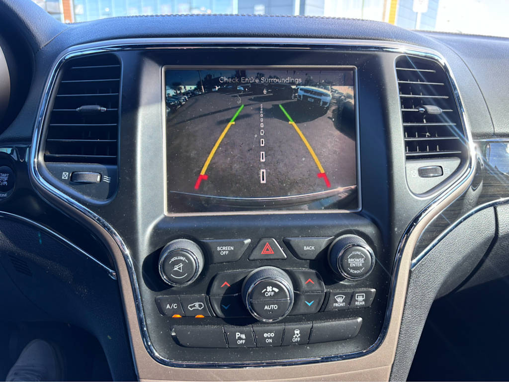 Thumbnail: 2015 Jeep Grand Cherokee - 14