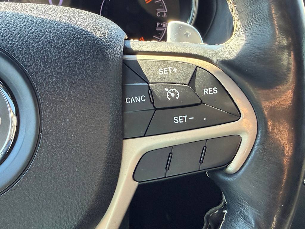 Thumbnail: 2015 Jeep Grand Cherokee - 32