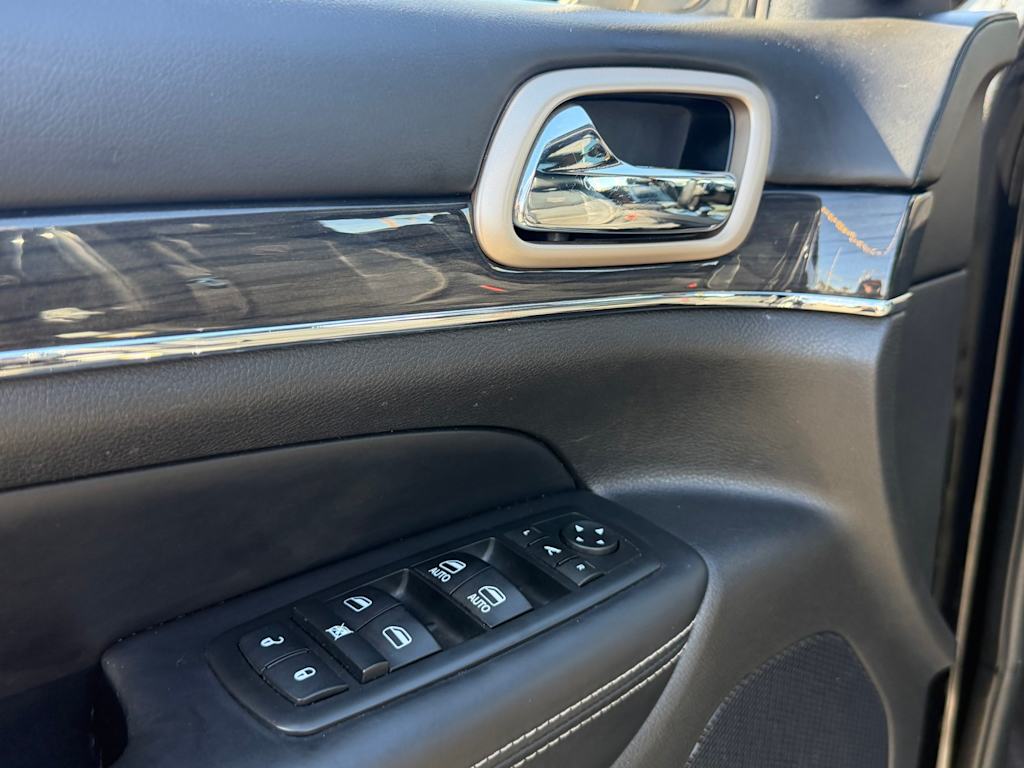 Thumbnail: 2015 Jeep Grand Cherokee - 29