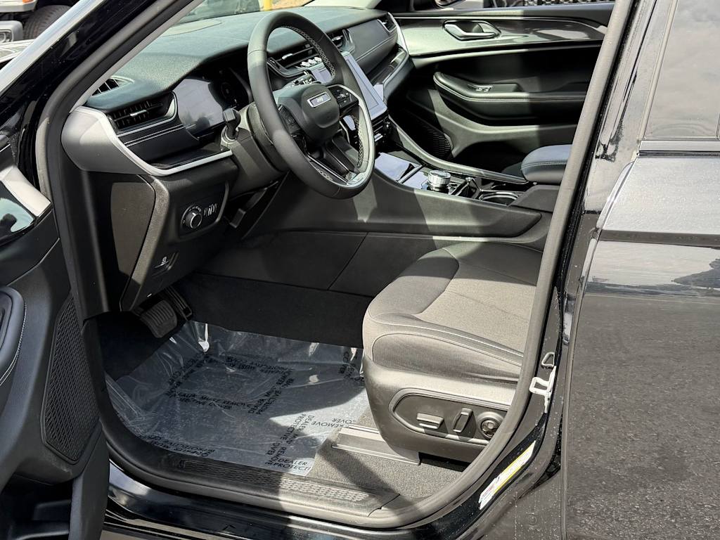 Thumbnail: 2023 Jeep Grand Cherokee - 9