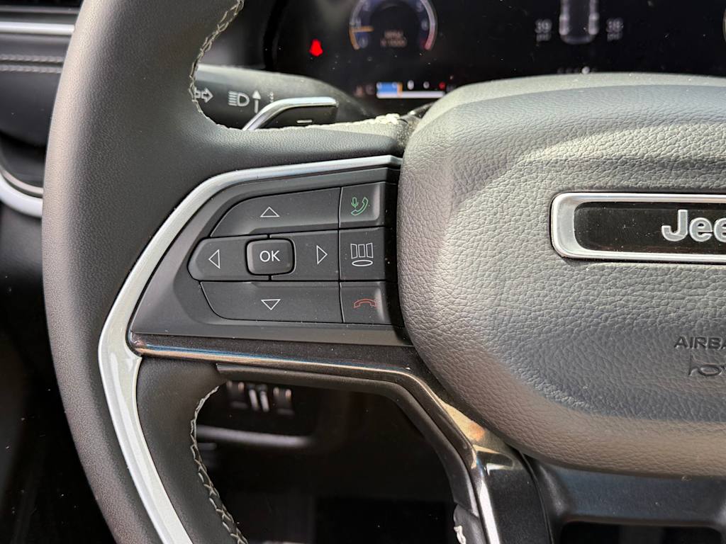 Thumbnail: 2023 Jeep Grand Cherokee - 23