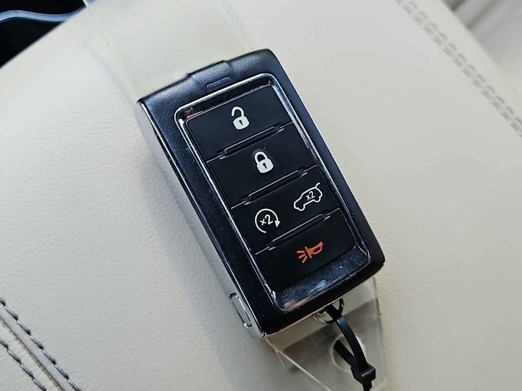 Thumbnail: 2023 Jeep Grand Cherokee - 36