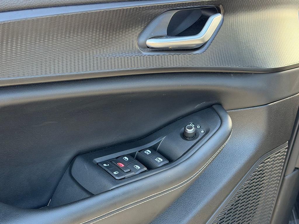 Thumbnail: 2023 Jeep Grand Cherokee - 20