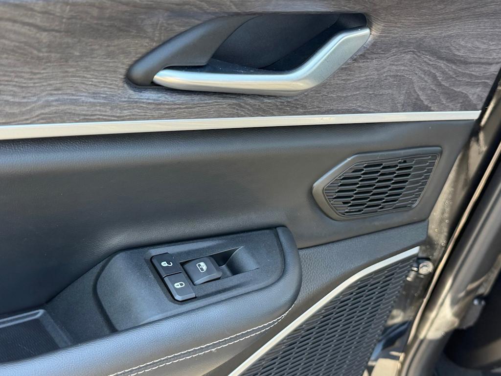 Thumbnail: 2022 Jeep Grand Cherokee - 28