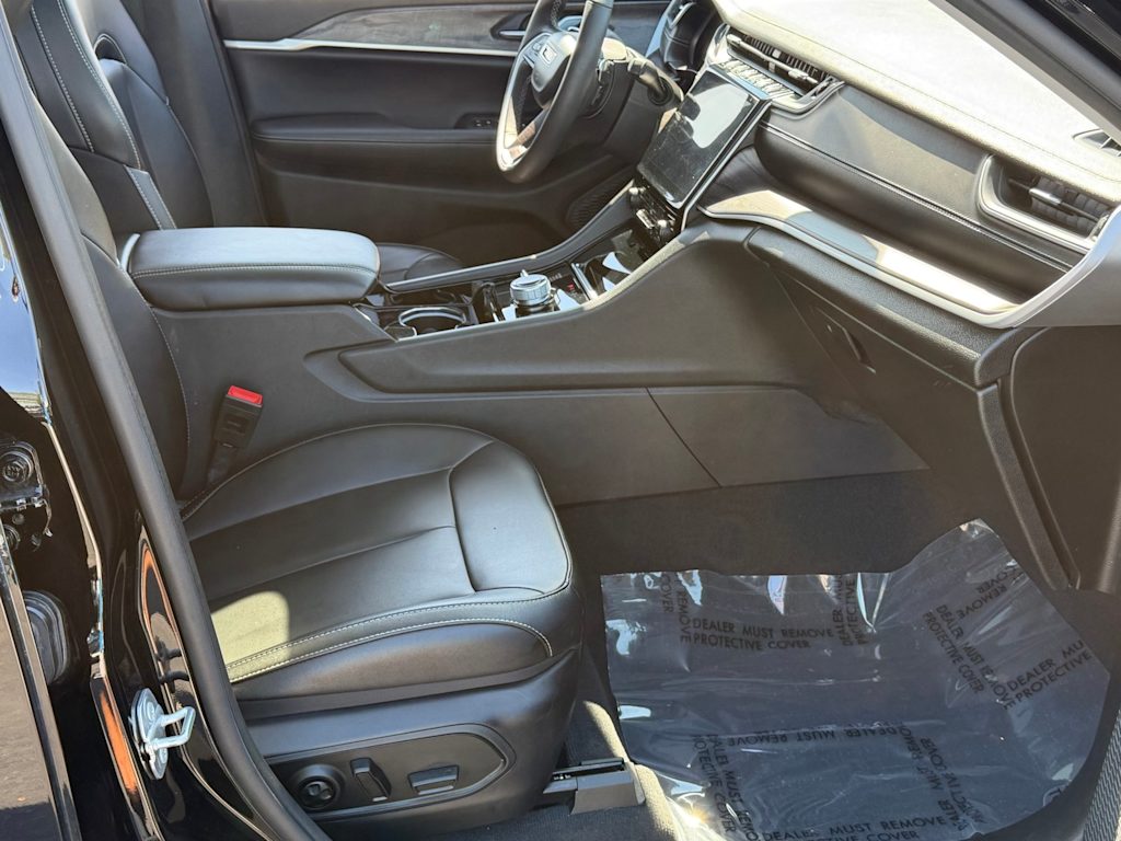 Thumbnail: 2023 Jeep Grand Cherokee - 11