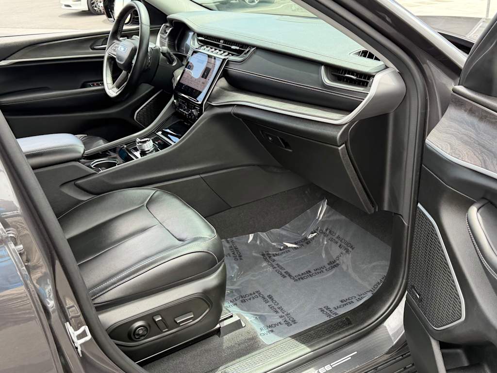 Thumbnail: 2022 Jeep Grand Cherokee - 32
