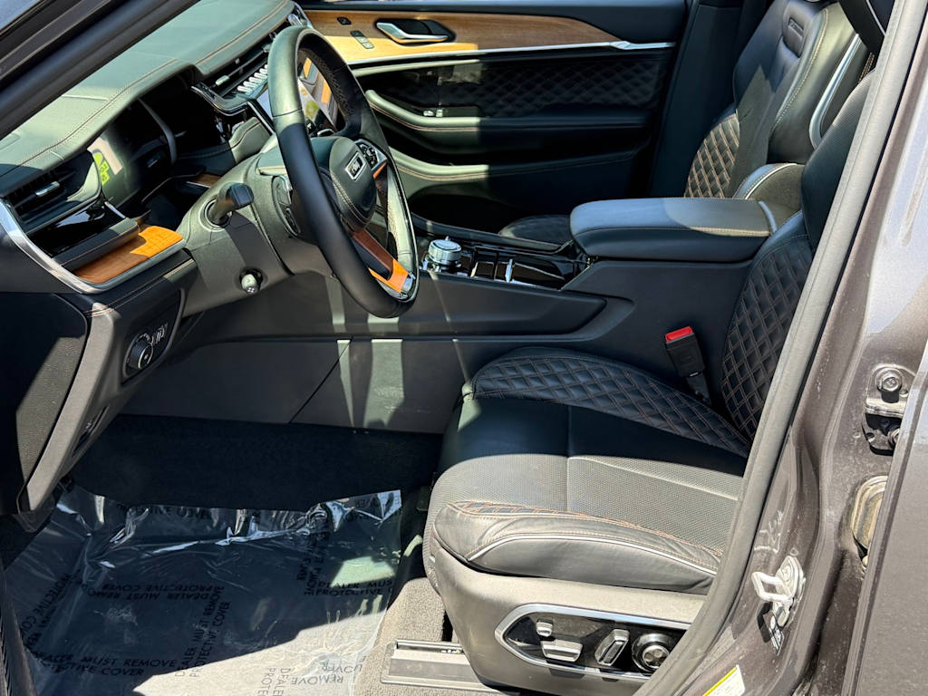 Thumbnail: 2022 Jeep Grand Cherokee - 9