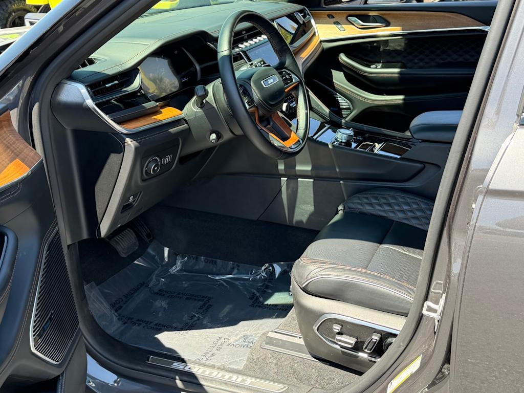 Thumbnail: 2022 Jeep Grand Cherokee - 11