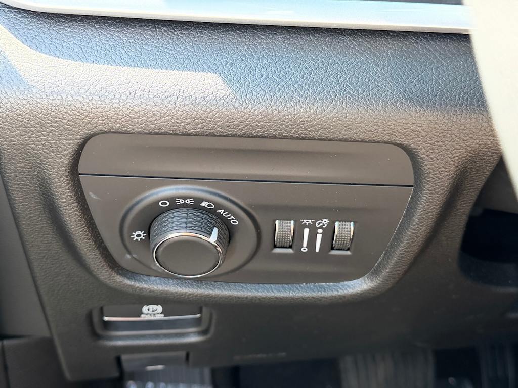 Thumbnail: 2023 Jeep Grand Cherokee L - 22