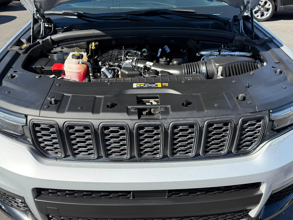Thumbnail: 2023 Jeep Grand Cherokee L - 9
