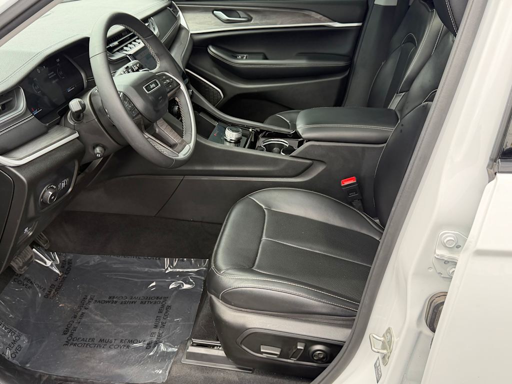 Thumbnail: 2023 Jeep Grand Cherokee L - 9