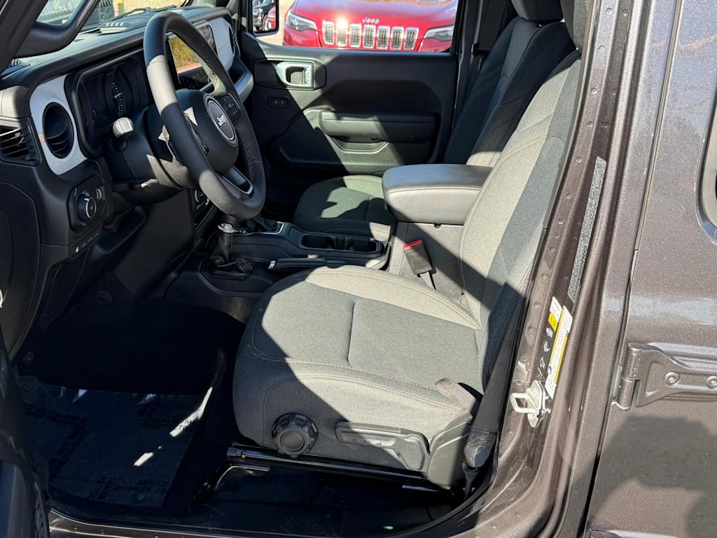 Thumbnail: 2024 Jeep Wrangler - 9