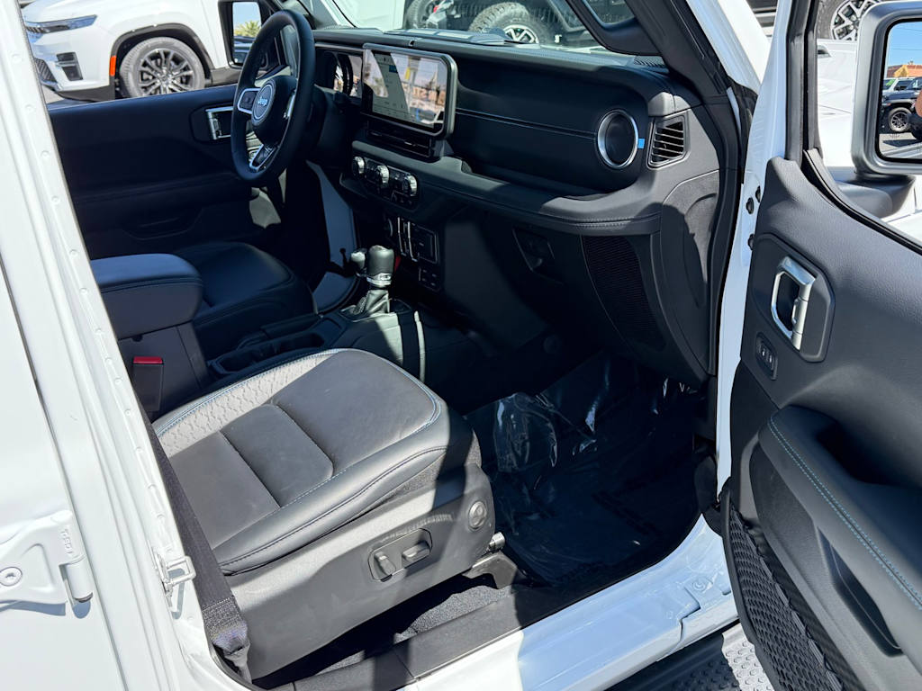 Thumbnail: 2024 Jeep Wrangler - 32