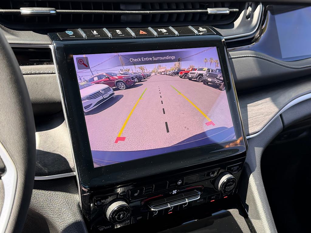 Thumbnail: 2022 Jeep Grand Cherokee - 25