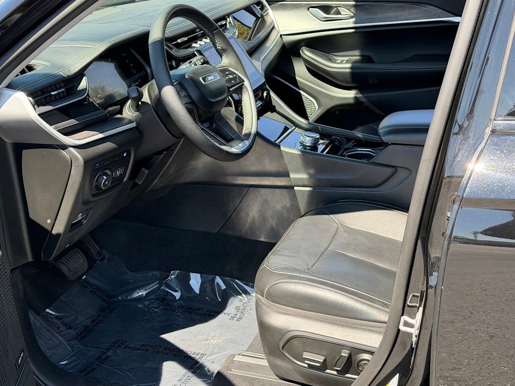 Thumbnail: 2022 Jeep Grand Cherokee - 9