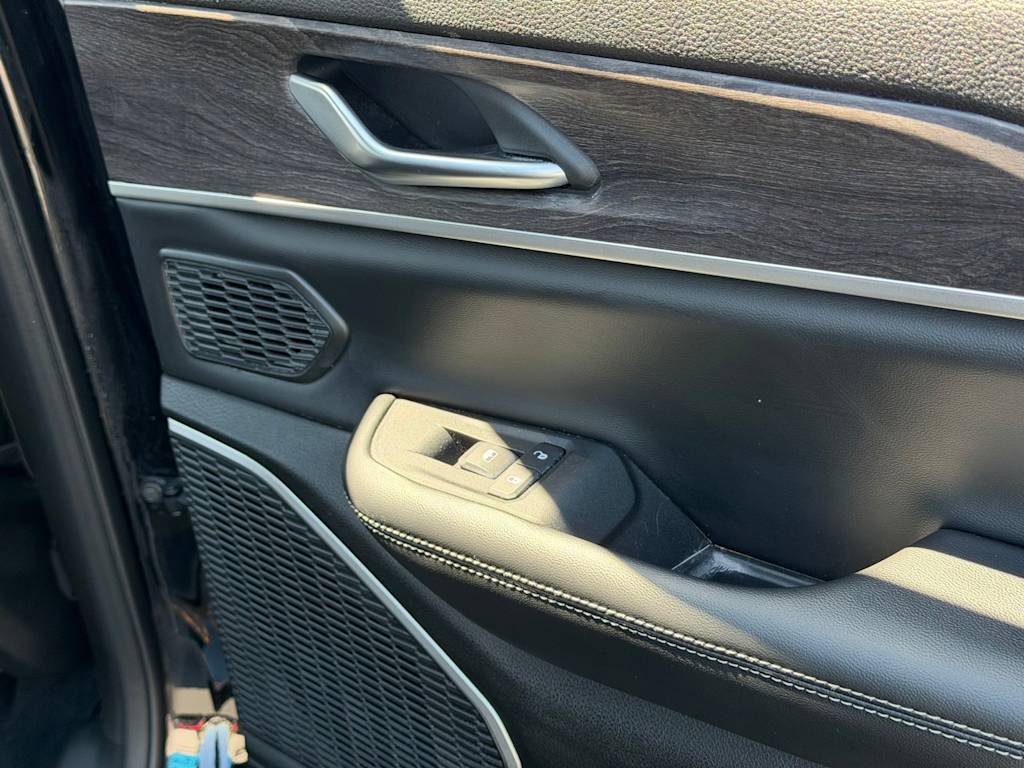 Thumbnail: 2022 Jeep Grand Cherokee - 28
