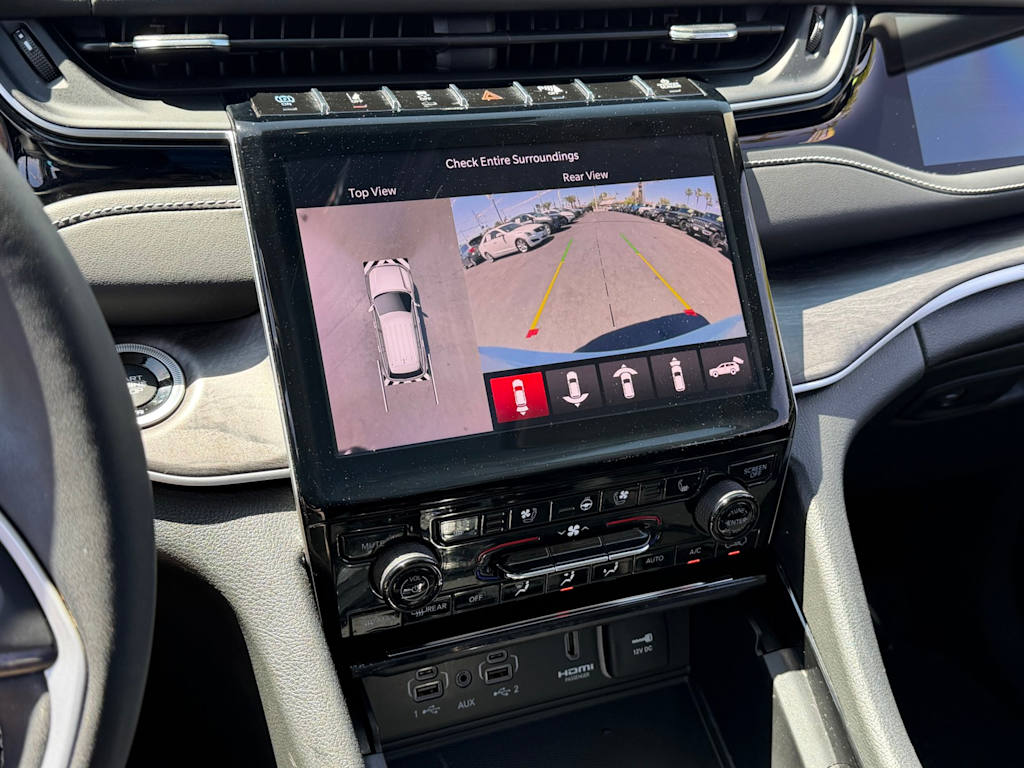 Thumbnail: 2022 Jeep Grand Cherokee - 28