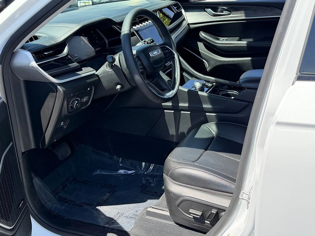 Thumbnail: 2022 Jeep Grand Cherokee - 22