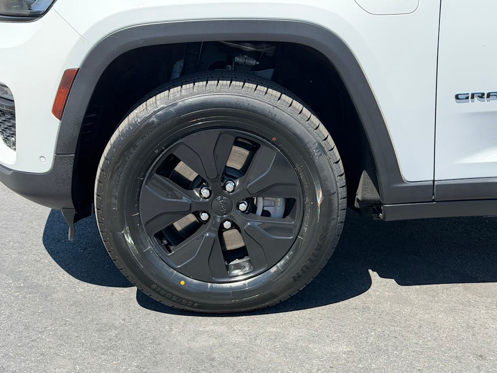 Thumbnail: 2022 Jeep Grand Cherokee - 8